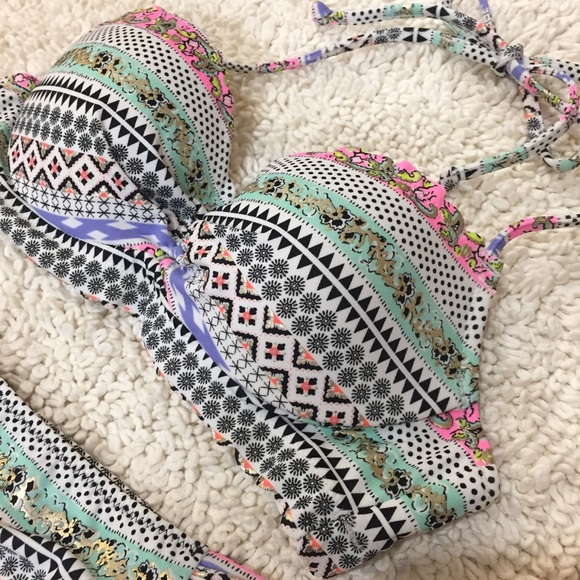 NEW! Victoria's Secret Underwire Bikini Set - Picture 2 of 8